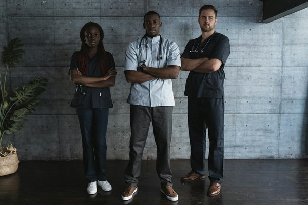 How are UK health professionals contributing to public health awareness campaigns?